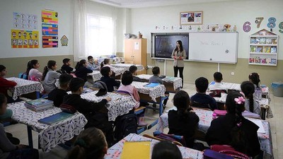 Yeni eğitim öğretim yılı başladı, öğrenciler ders başı yaptı