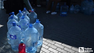 Yenimahalle'de vatandaşlar çeşmelerden su dolduruyor