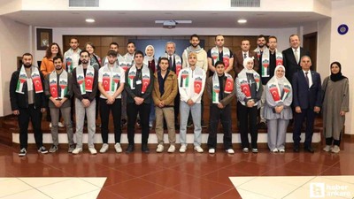 Ankara Üniversitesi Rektörü Ünüvar, üniversitedeki Filistinli öğrencilerle buluştu
