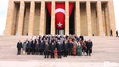 Vali Şahin ve ABB Başkanı Yavaş Anıtkabir'i ziyaret etti