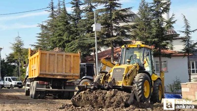 Kahramankazan Belediyesi ekipleri yol ve çevre düzenlemelerine devam ediyor