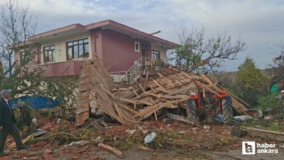 Beypazarı'nda hortum evlerin çatılarını uçurdu, ağaçları devirdi