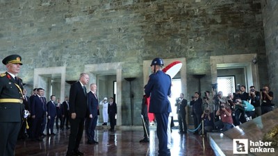 Cumhurbaşkanı Erdoğan ve devlet erkanı Anıtkabir'i ziyaret etti!