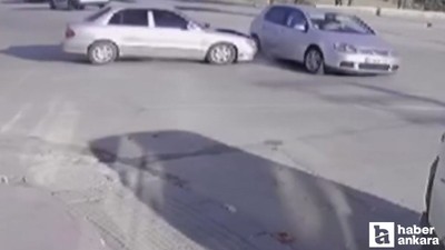 Sincan’da yan yoldan gelen otomobil seyir halindeki araca çarptı