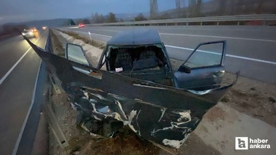 Çorum'da bariyerlere çarpan otomobilde 2 kişi yaralandı