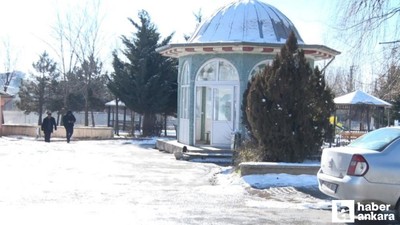 Mamak'ta su kesintilerinden etkilenen vatandaşlar camilerden su dolduruyor