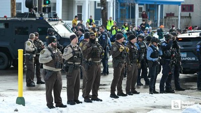 ABD'de ICE ajanları bir kadını silahla vurarak öldürdüler
