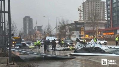 Ankara'da kuvvetli fırtına zor anlar yaşanmasına neden oldu