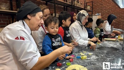 Minik öğrenciler, Gastro Sincan'da usta şeflerle kurabiye yaptı