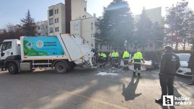 Etimesgut'ta zabıta ekipleri çöp eve müdahale etti