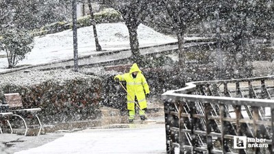 Ankara'da yoğun kar yağışı etkili oluyor