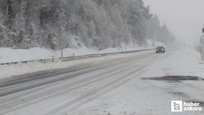 Bolu Dağı geçişinde kar yağışı etkili olmaya devam ediyor