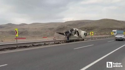 Ankara-Eskişehir yolunda tekeri patlayan vinç karşı şeride geçti