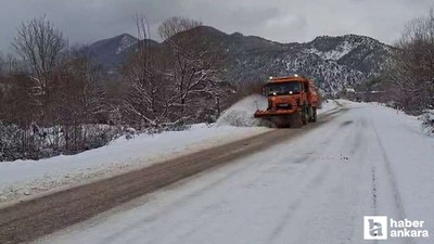 Beypazarı'nda ekiplerin karla mücadelesi sürüyor