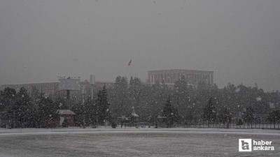 Ankara etkili olan yoğun kar yağışı ile beyaza büründü