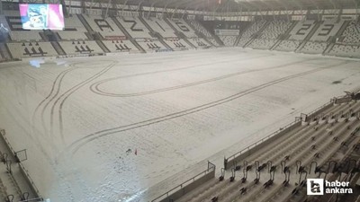 Elazığspor - Ankaragücü maçının oynanacağı stadın zemini karla kaplandı