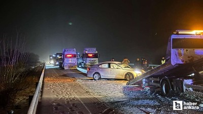 Kırıkkale'de 3 otomobile çarpan kamyonetin sürücüsü yaralandı