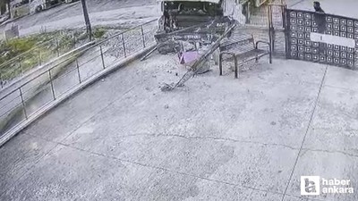Etimesgut’ta freni boşalan tır duvara çarptı: O anlar kamerada