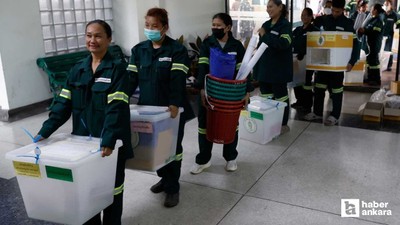 Taylandlılar bugün genel seçim ve anayasa referandumu için sandığa gidiyor