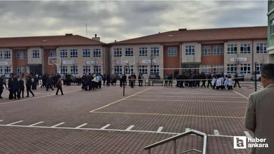 Beypazarı'nda okulda yapılan deprem tatbikatında bina 7 dakikada tahliye edildi