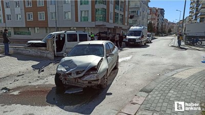 Kahramankazan'da iki araçlı trafik kazasında sürücüler yaralandı