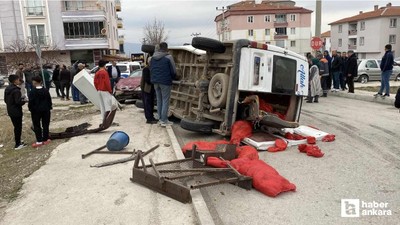 Çorum'da minibüs ile otomobil çarpıştı, 5 tarım işçisi yaralandı