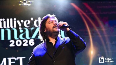 Külliye'de Ramazan etkinliklerinde Ahmet Şafak sevilen şarkılarını seslendirdi