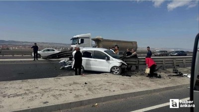 Sincan'da hafif ticari araç demir bariyere ok gibi saplandı