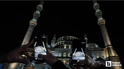 Ankara’da Kadir Gecesi’nde vatandaşlar camileri doldurup dualar ettiler