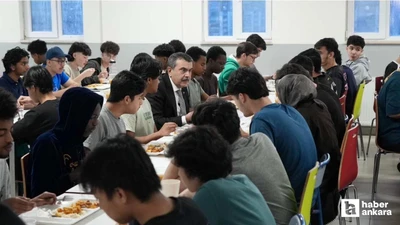 Bakan Yusuf Tekin Ankara'da öğrencilerle iftar yaptı