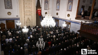 Başkentliler bayram namazında Hacı Bayram Veli Camisi'ni doldurdu