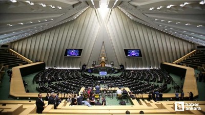 İran Meclisi'nde Hürmüz Boğazı'nı ABD ve İsrail'e yasaklayan yasa tasarısına onay