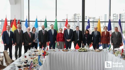 Erdal Beşikcioğlu, büyükelçiler ve diplomatlarla buluştu