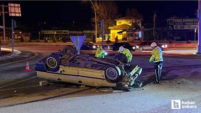 Çorum'da iki otomobil çarpıştı, araçlardan biri takla attı