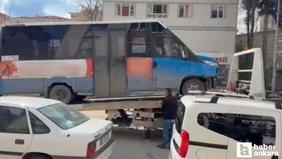 Sincan'da minibüs kamyonetle çarpıştı: 5 kişi yaralandı!