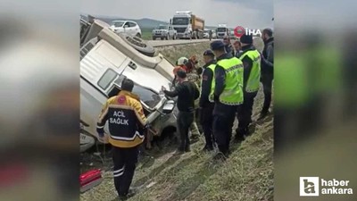 Haymana'da kum yüklü kamyon yola devrildi: 1 yaralı