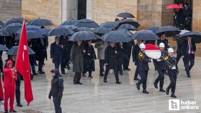 Bakan Tekin, öğretmen ve öğrencilerle Anıtkabir'i ziyaret etti