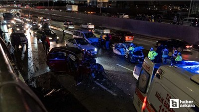 Pursaklar'da 4 araçlı zincirleme trafik kazası: 3'ü ağır 8 kişi yaralandı