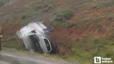 Nallıhan'da direksiyon hakimiyetini kaybeden ambulans yan yattı