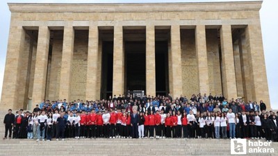 Bakan Bak ve beraberindeki heyet Anıtkabir'i ziyaret etti