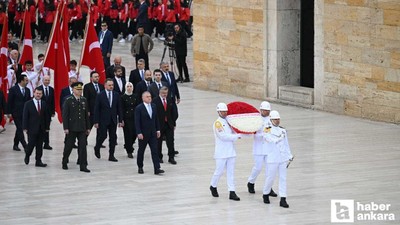 Bakan Bak ile beraberindeki heyet, Anıtkabir'i ziyaret etti