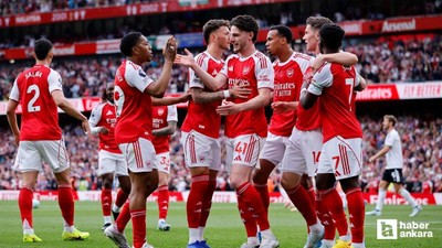 İngiltere Premier Lig'de Arsenal 22 yıl sonra şampiyon oldu