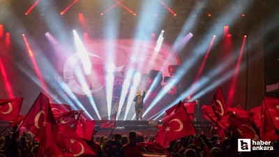 Etimesgut Belediyesi'nin Emre Aydın konserinde 19 Mayıs coşkusu zirve yaptı