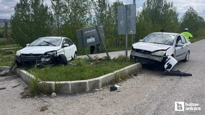Çorum'da 2 otomobil çarpıştı: 2 yaralı