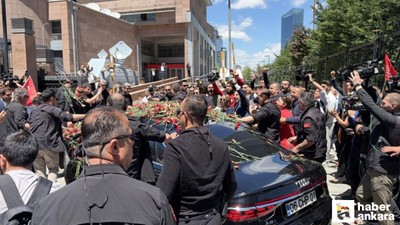 Kemal Kılıçdaroğlu, Genel Merkez'de kırmızı karanfillerle karşılandı