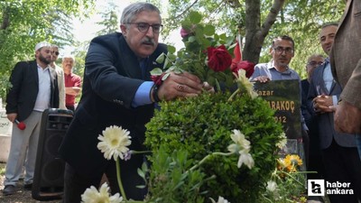 Şair Abdurrahim Karakoç vefat yıl dönümünde Ankara'da kabri başında anıldı