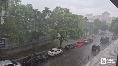 Çankaya'da şiddetli yağmur sonrası dolu yağışı hayatı olumsuz etkiledi