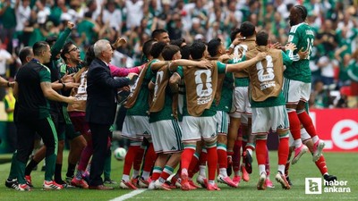 Dünya Kupası'nın açılış maçında Meksika, Güney Afrika Cumhuriyeti'ni 2-0 mağlup etti