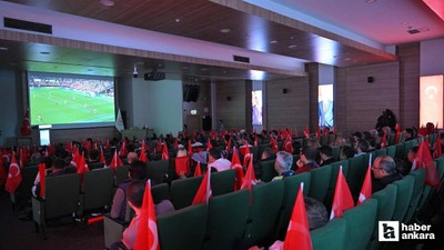 Ankara'da sağlık çalışanları ve hastalar milli maç coşkusunu birlikte yaşadılar