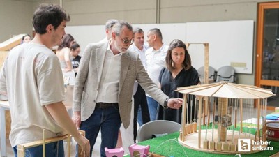 Erdal Beşikcioğlu, ODTÜ Mimarlık öğrencilerinin projelerini tek tek inceledi